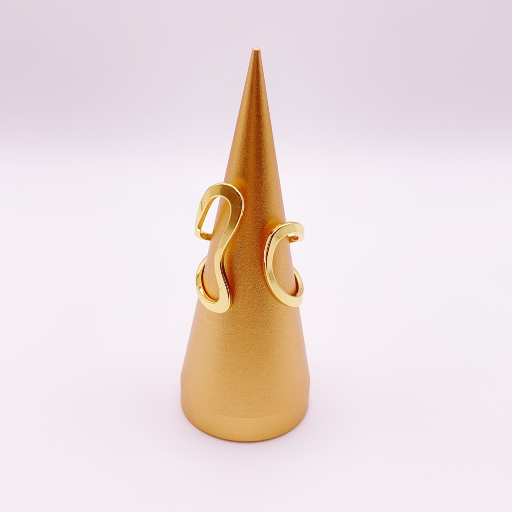 Elegant Gold Hoop Earrings - Picture 2 of 3